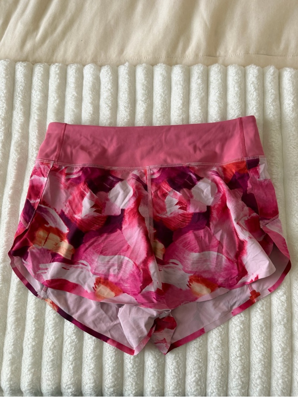 Athleta Pink Floral run with it 3.5” short
